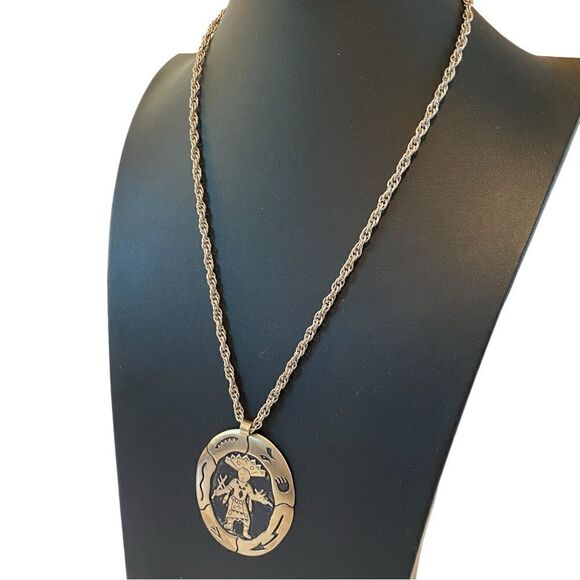 Nickel Silver Native American Themed Pendant on Silver Toned Rope Chain. - Picture 3 of 7